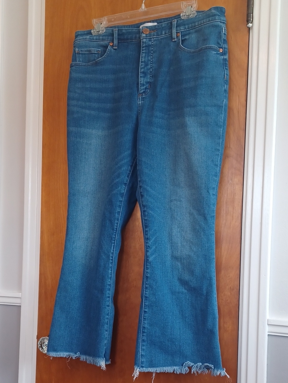 LOFT Curvy High Waist Flare Crop With Back Seam. Raw Hem. Sz.14. 25"inseam.